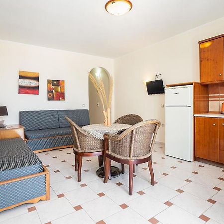 Livadia Beach Suite Екстериор снимка