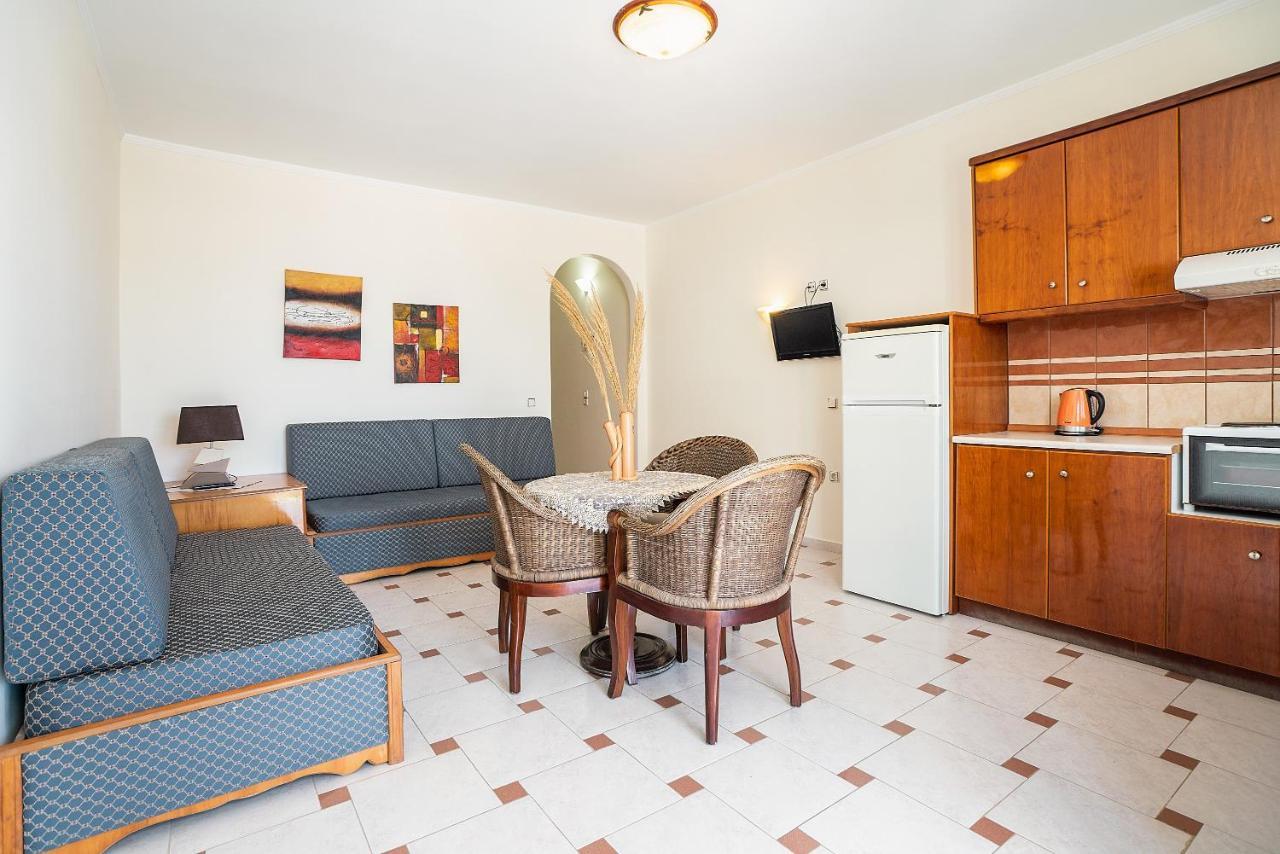 Livadia Beach Suite Екстериор снимка