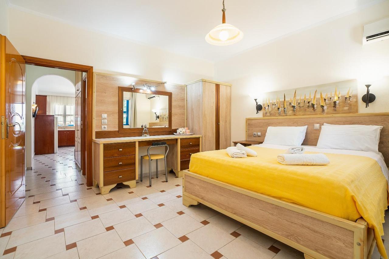 Livadia Beach Suite Екстериор снимка